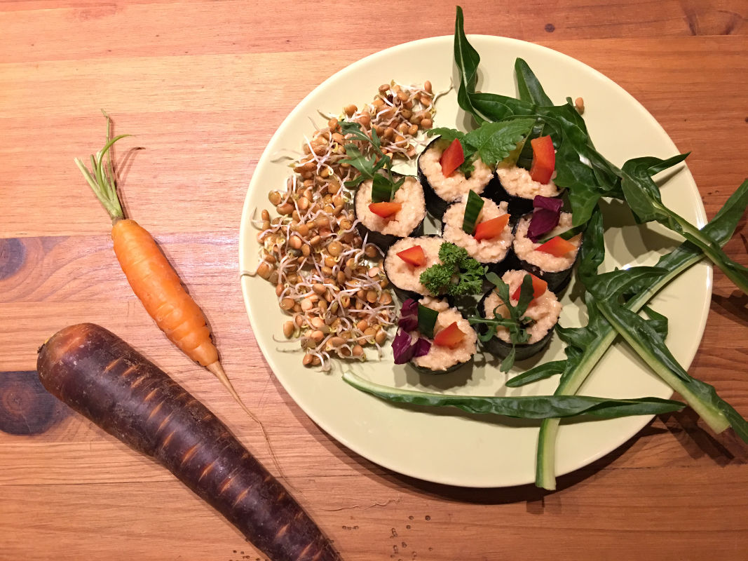 rohkost-sushi-mit-linsen-sprossen-und-rucola-froh-leben